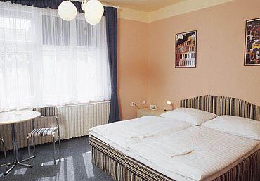 Hotel Stirka Прага Екстериор снимка